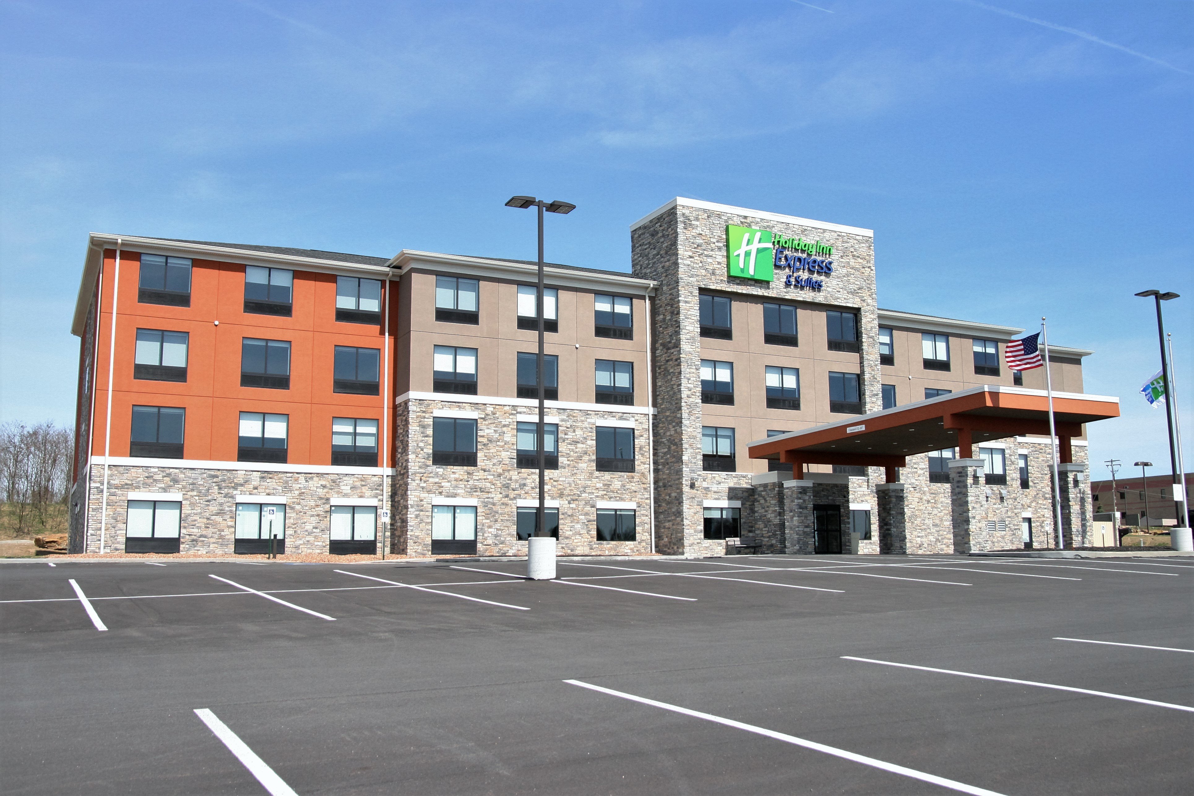 Holiday Inn Express Suites Clarion 20/22