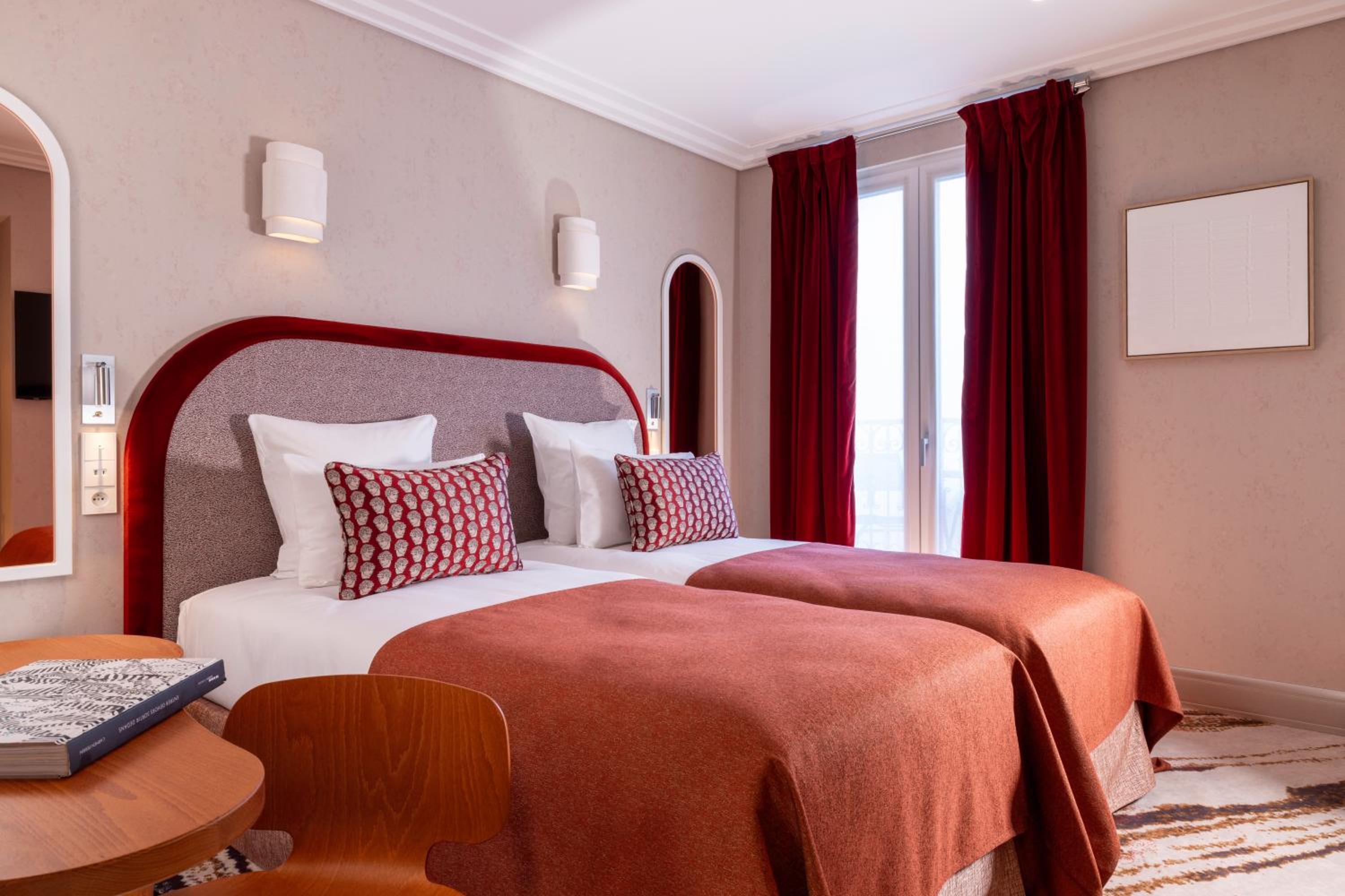 SUPERIOR, DOUBLE OR TWIN BED