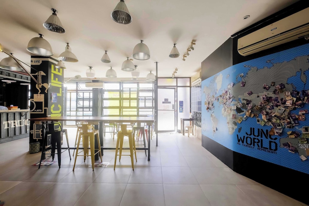 Junction Hostels 37/50