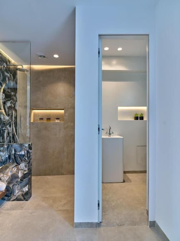 Empire Luxury Villas 26/48