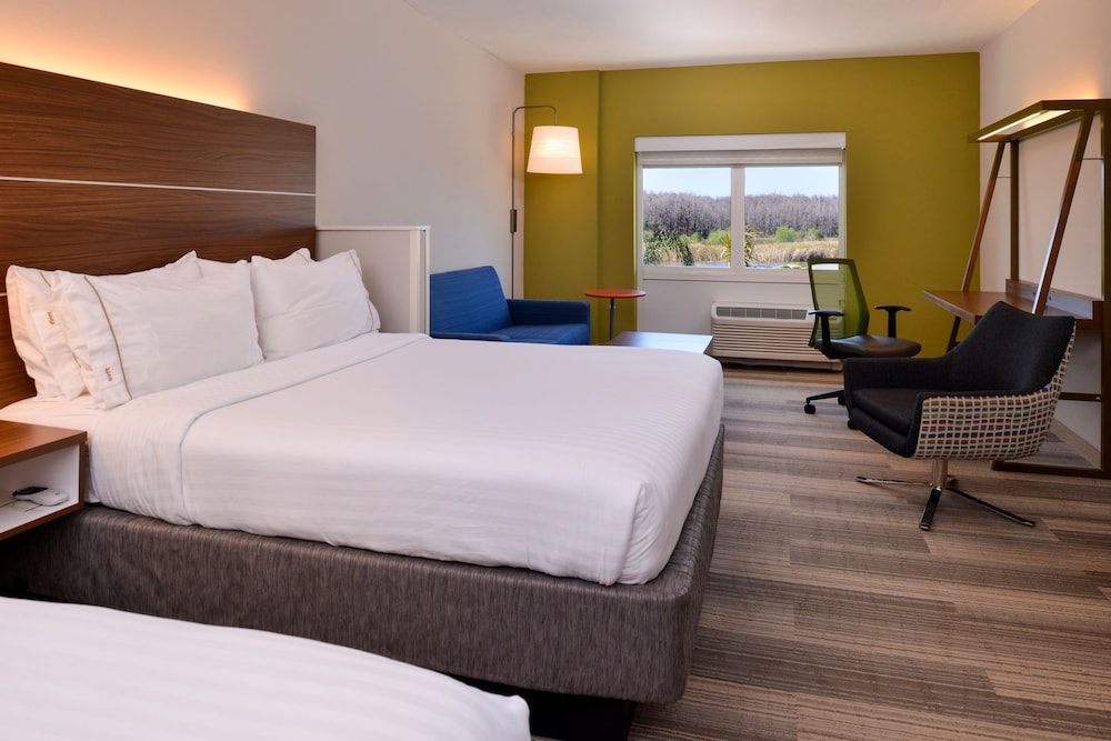 Holiday Inn Express & Suites Trinity 20/72