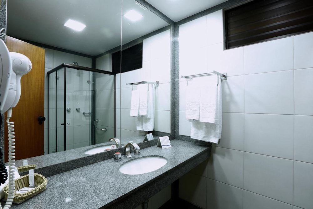 Crystal Plaza Hotel 46/47