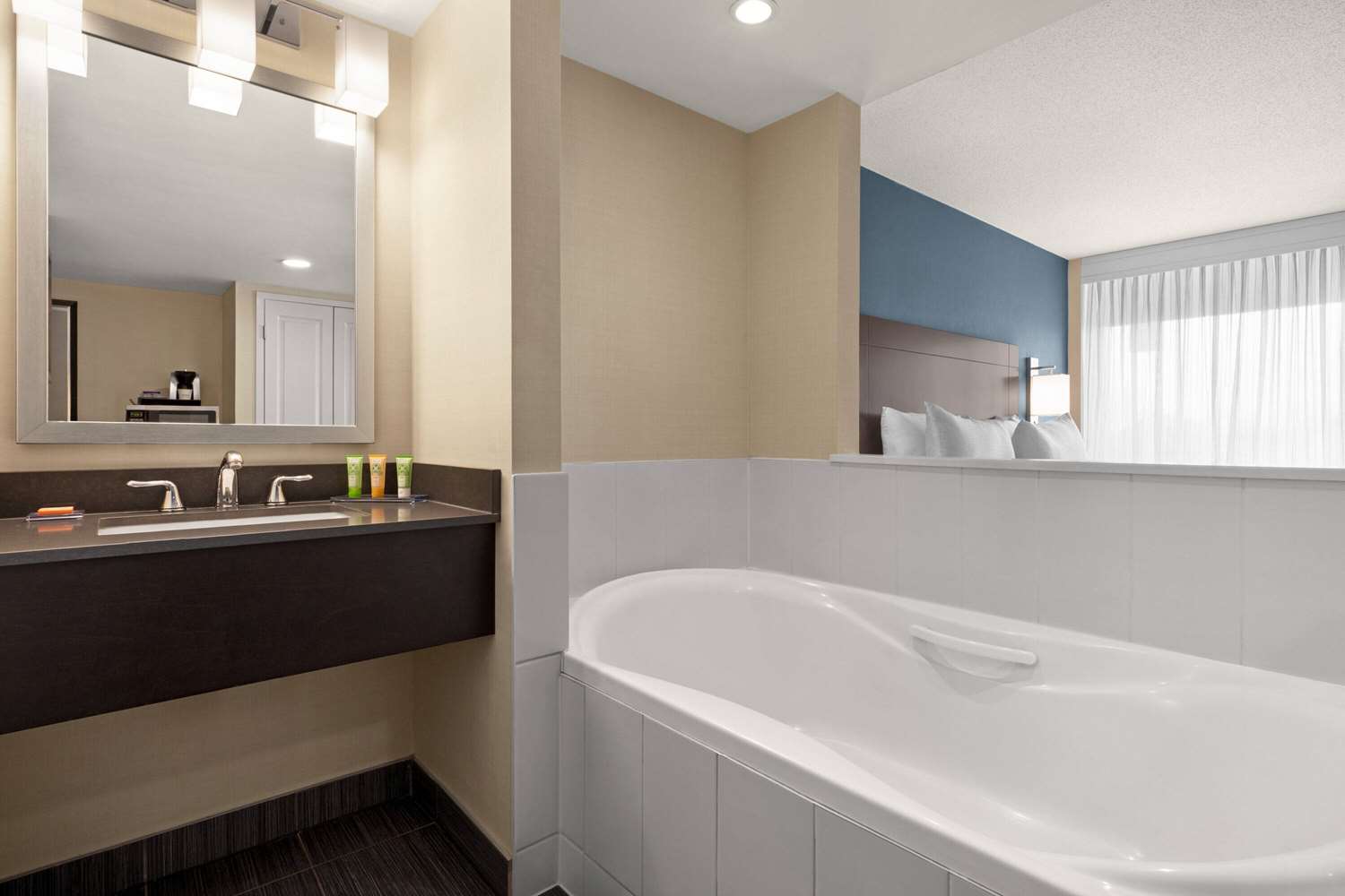 Wyndham Garden Niagara Falls Fallsview 47/51