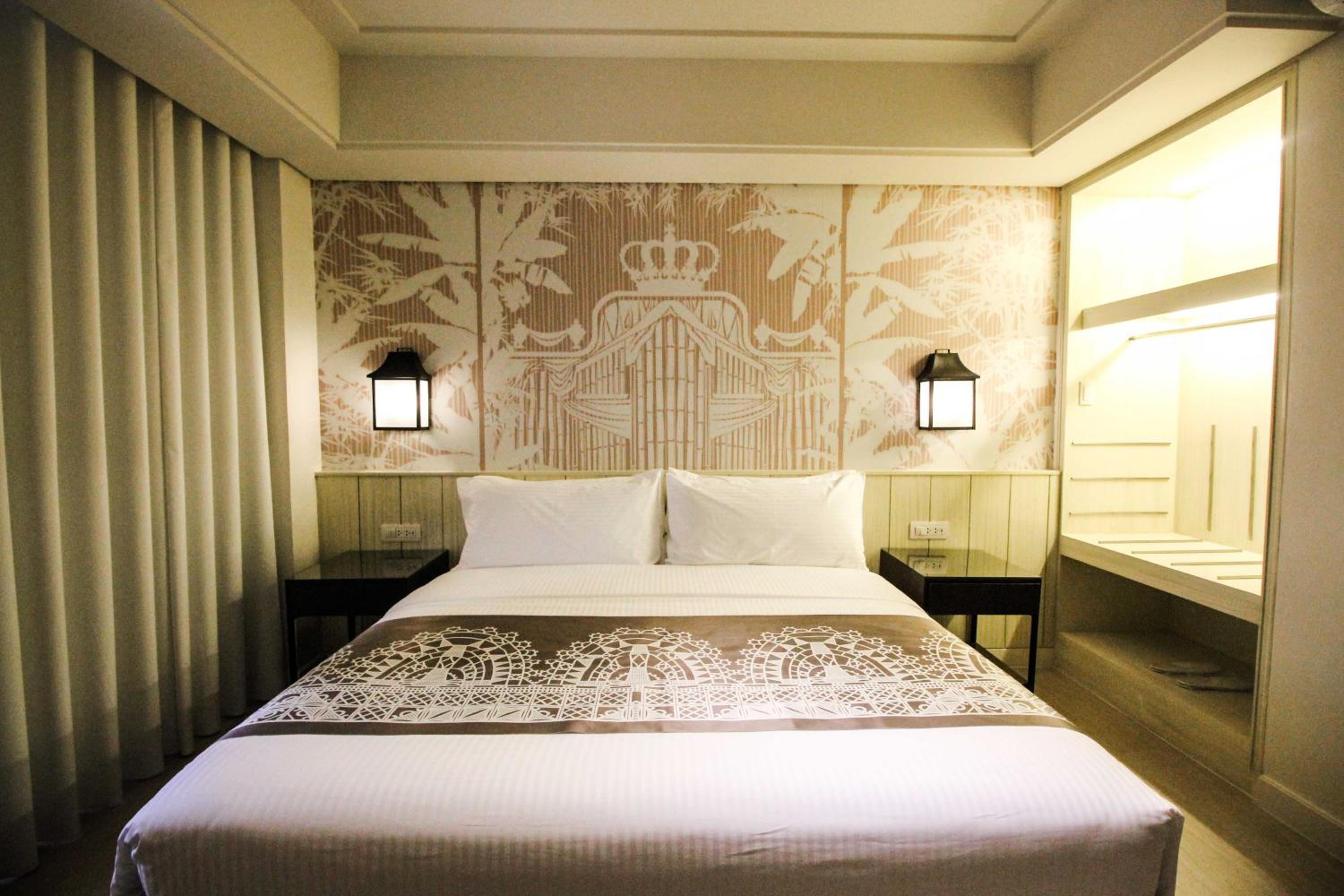 ROOM, KING BED