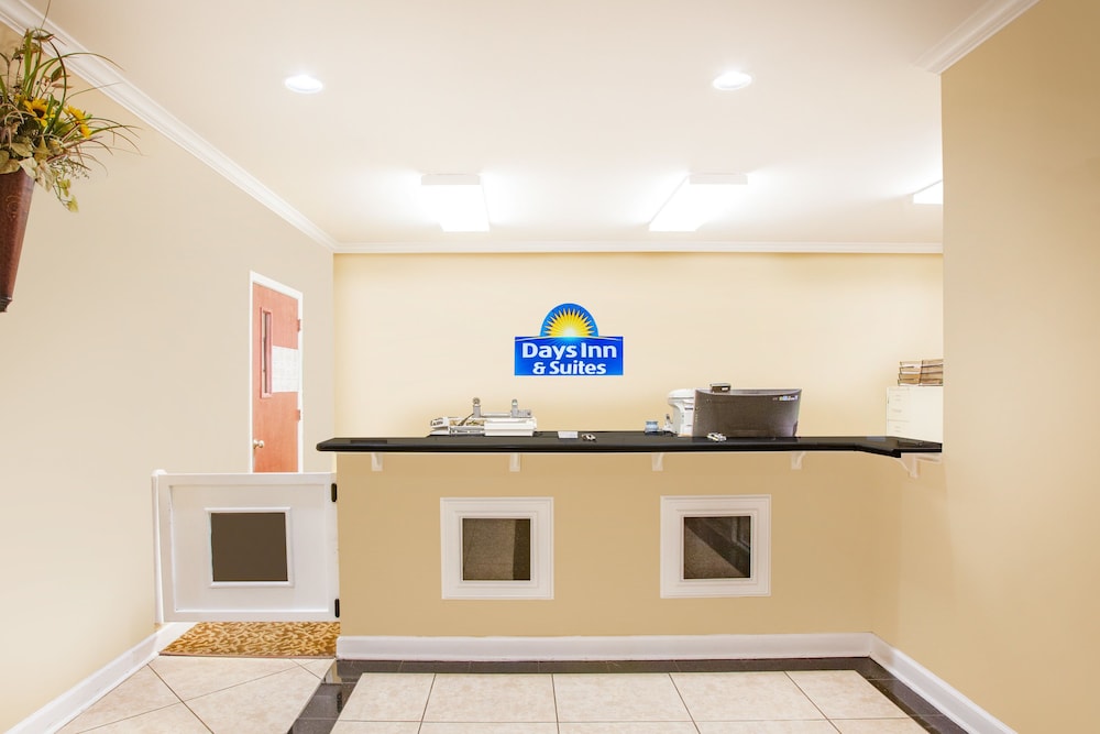 Days Inn & Suites By Wyndham Cabot 8/56