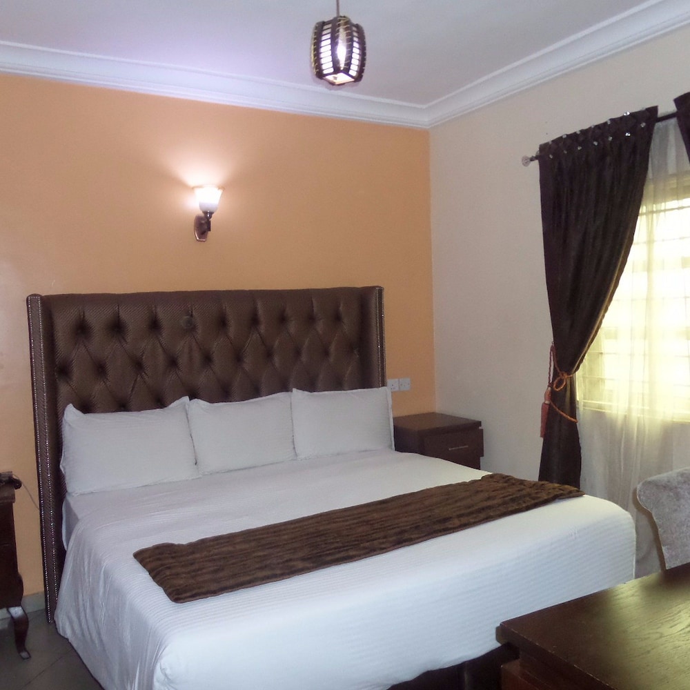 EXECUTIVE, SUITE