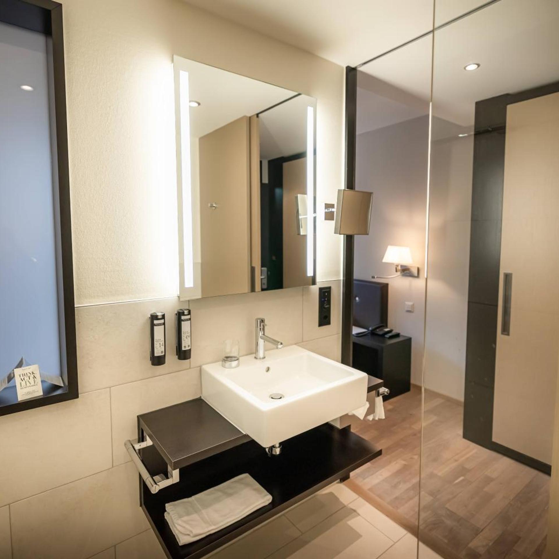 غرفة بسرير كينج، Hotel Seepark Thun 8/10