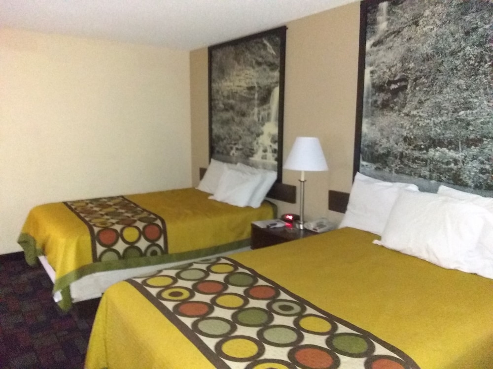 Super 8 By Wyndham Boonville 9/20