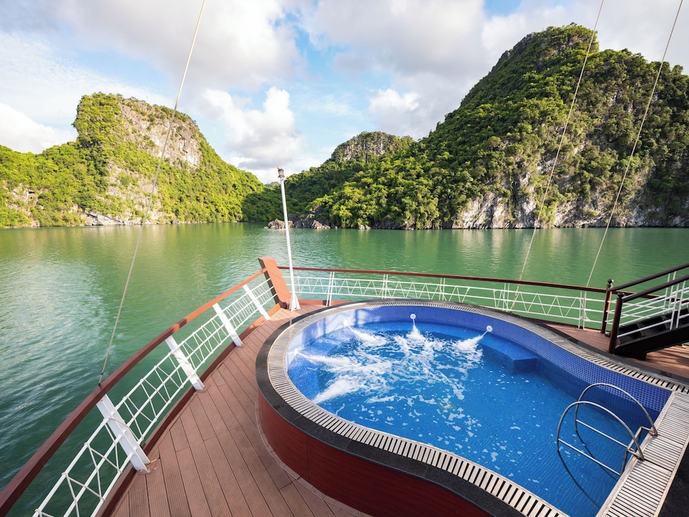 Rosa Cruise Halong 44/50