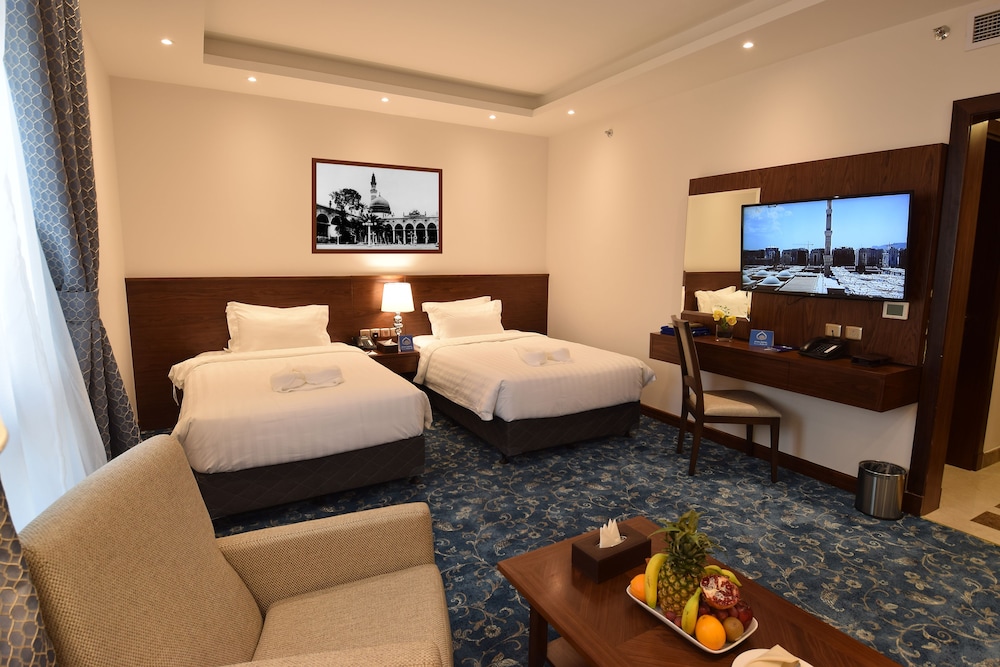 ROOM, TWIN BEDS