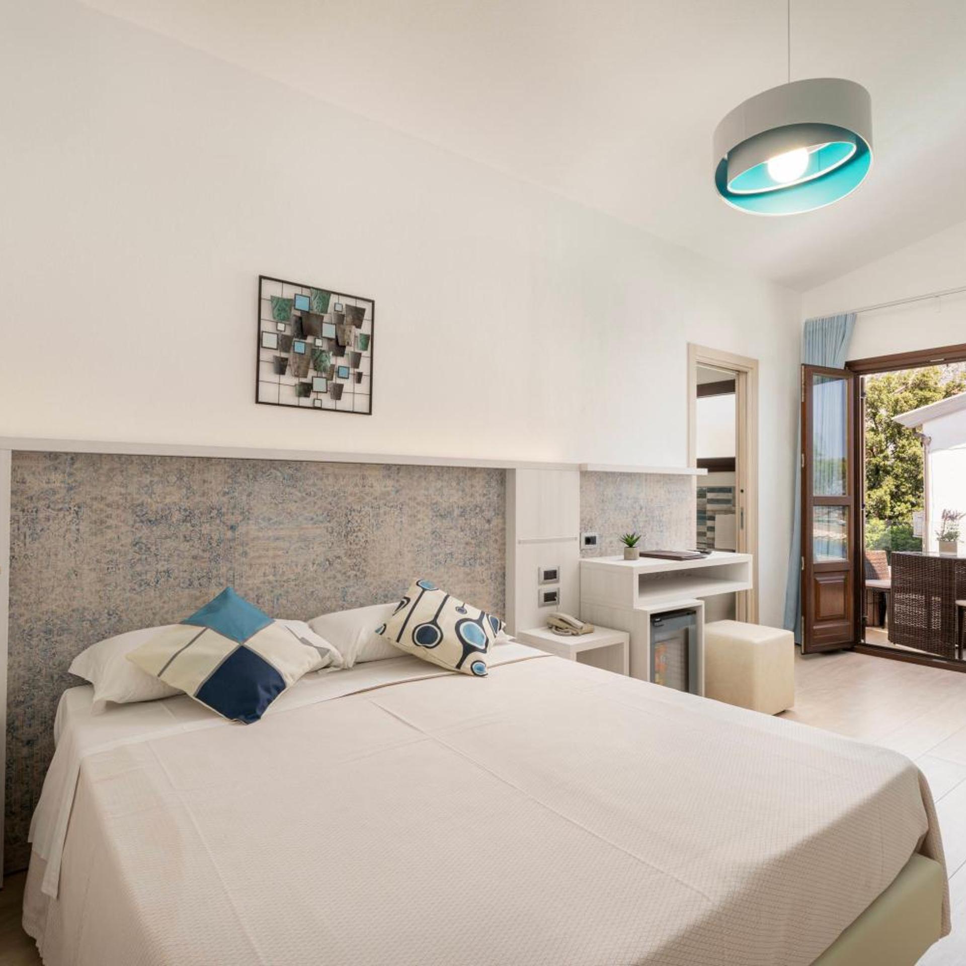 Room, Double Bed, Lateral Side Sea View