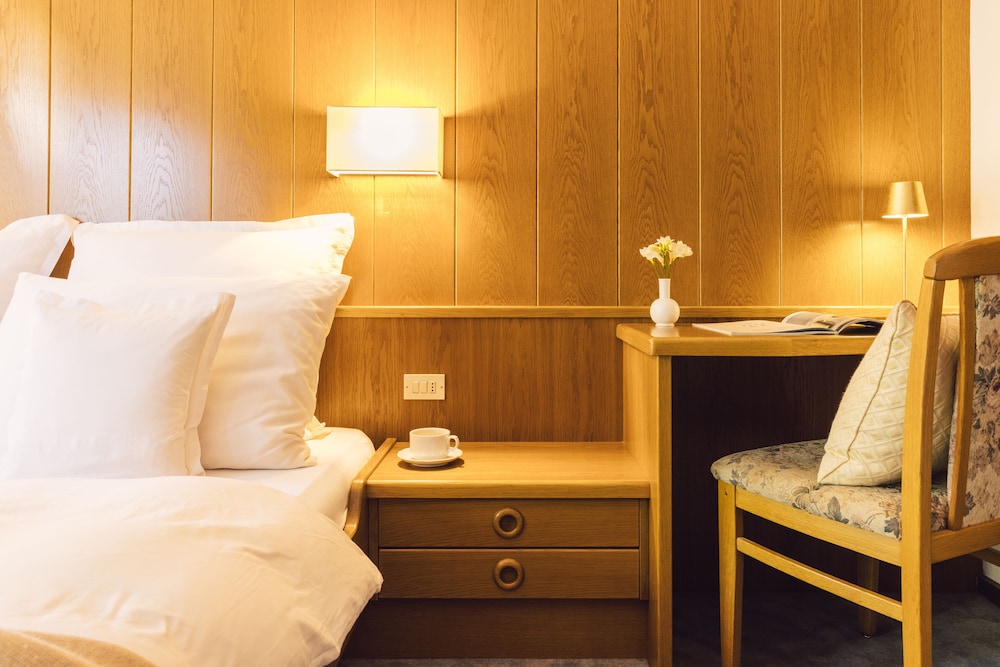 Hotel Auren 17/48