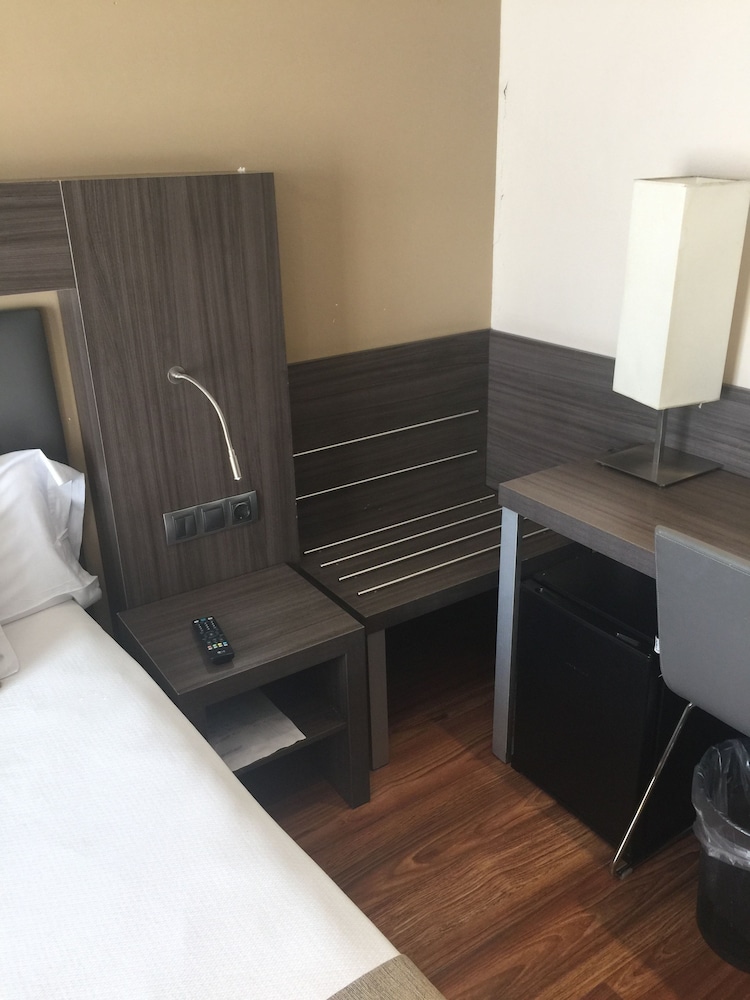 Oasis Hotel 52/69