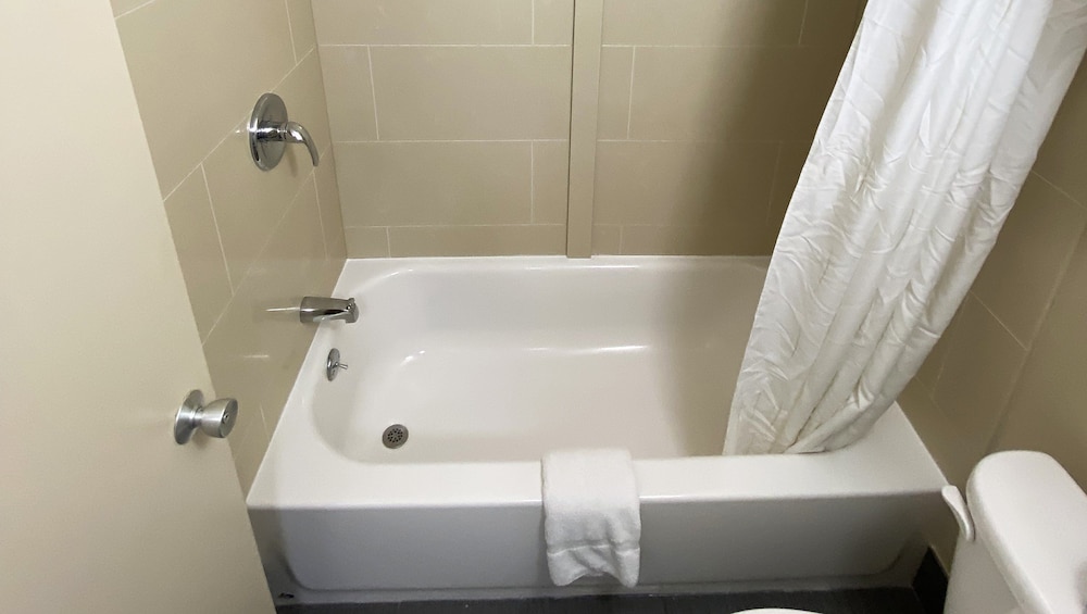 EXPRESS INN NEWPORT NEWS 55/59