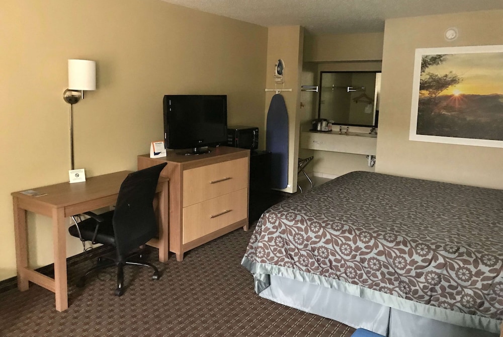 Days Inn By Wyndham Lexington Sc 12/18