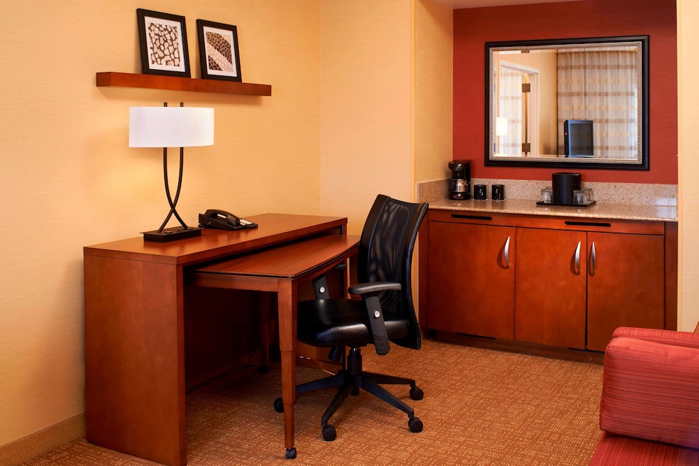Comfort Inn and Suites Arlington Heights Wilke Rd 53/69