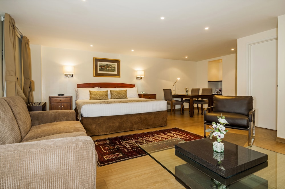Hotel Porton Bogota 10/81