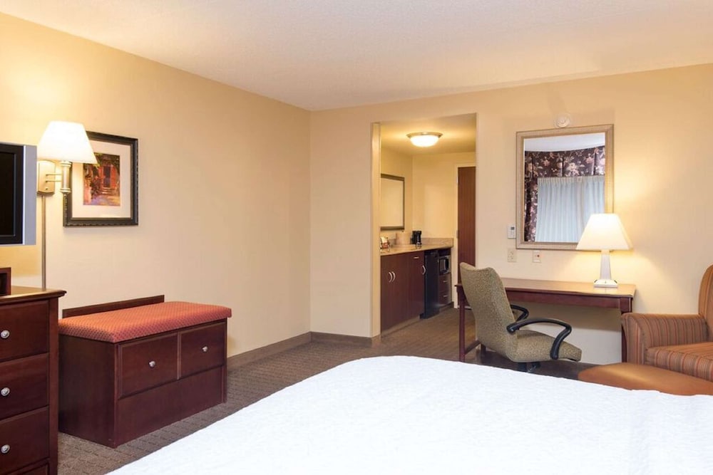 Hampton Inn Schenectady 11/48