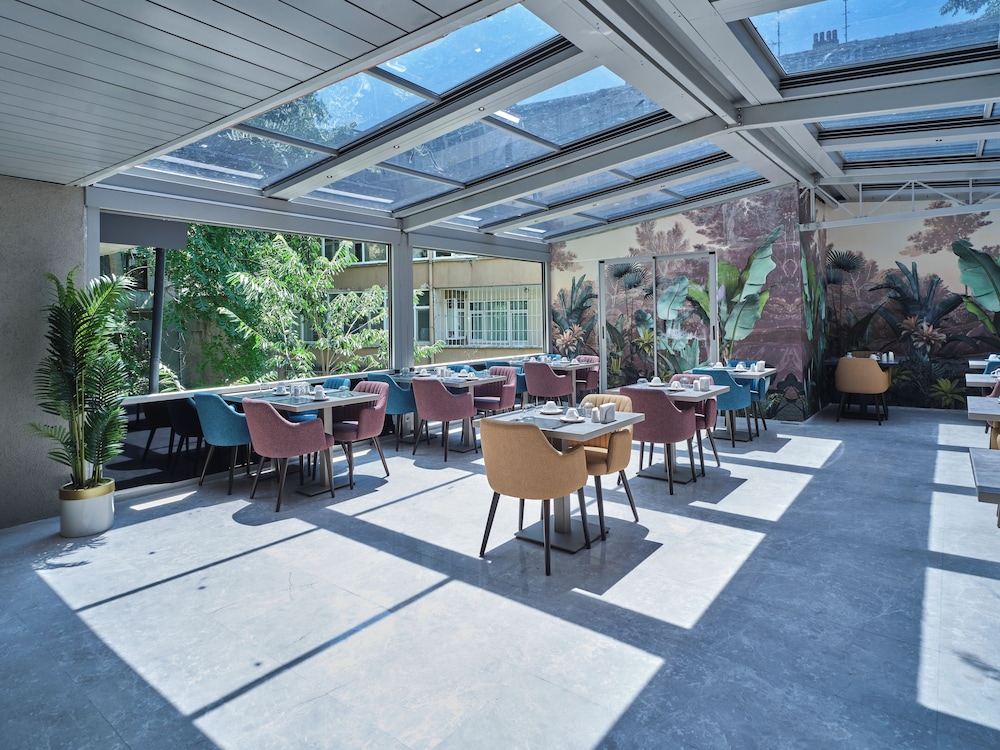 Four G Hotel 38/50