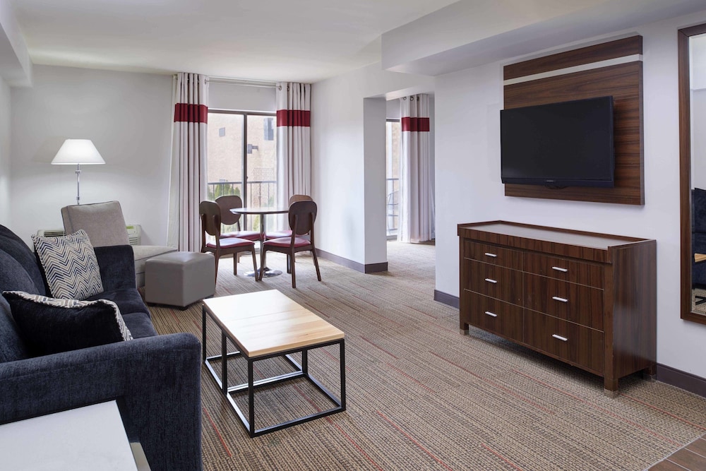 FOUR POINTS BY SHERATON DETROIT NOVI 35/63