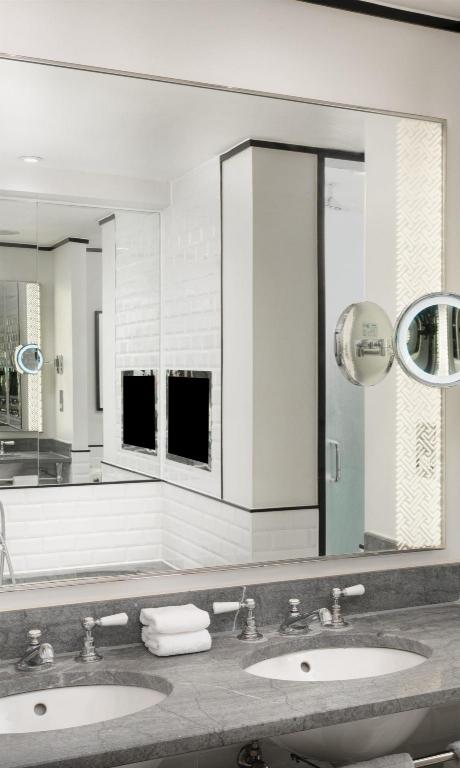 RENOVATED, JUNIOR SUITE, LOUNGE ACCESS