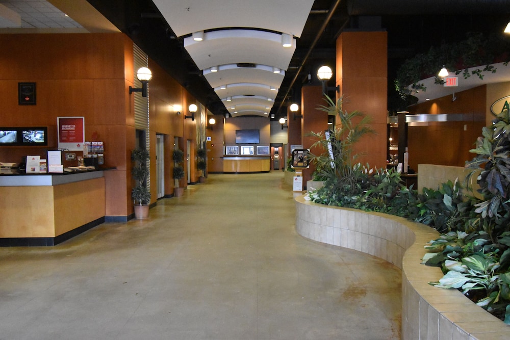 Canad Inns Destination Centre Brandon 3/51