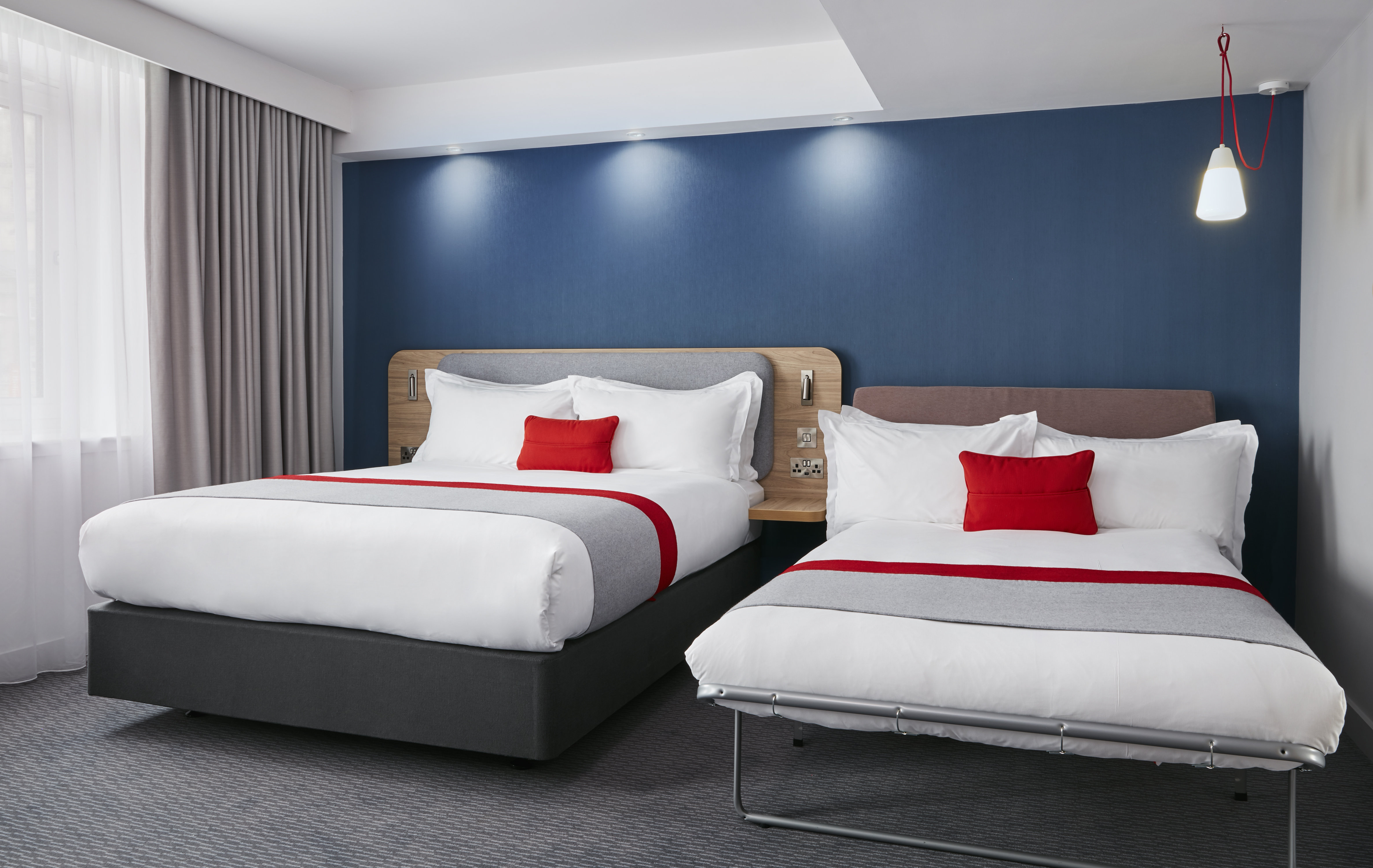 HOLIDAY INN EXPRESS DUBLIN CITY CENTRE 35/71