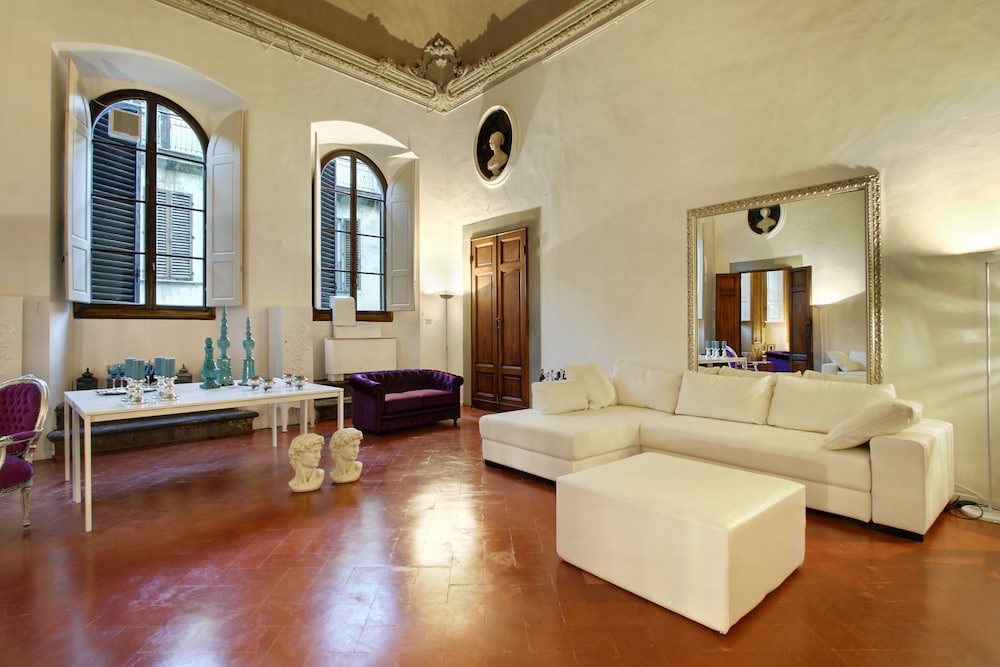 PALAZZO TOLOMEI RESIDENZA D'EPOCA 35/50