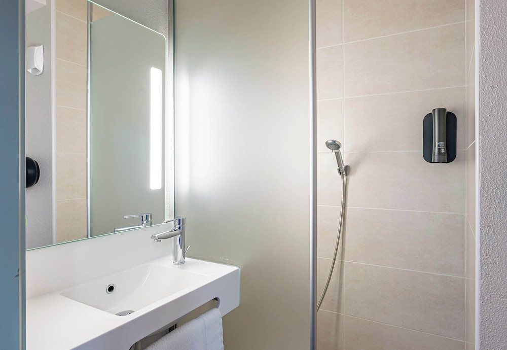 غرفة بسريرين منفصلين، B&B Hotel Bordeaux Langon 3/3