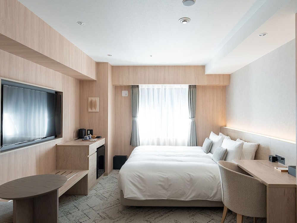 Universal, Standard, King Bed