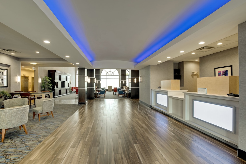 Holiday Inn Express Hotel and Suites Nashville-Opryland 8/64