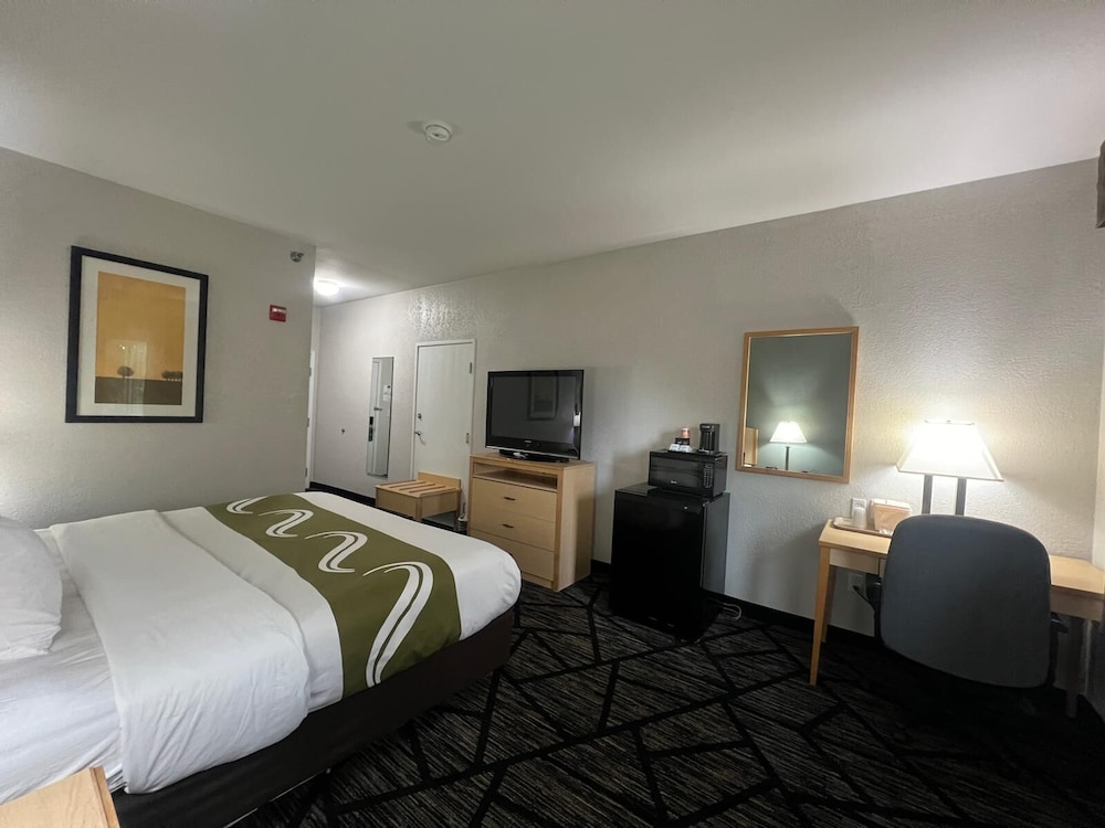 Standard, King Bed, Accessible, Quality Inn & Suites Loveland 3/10