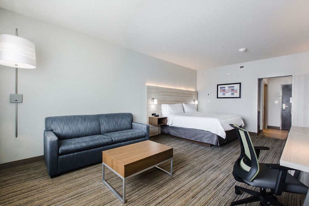 Holiday Inn Express Suites Edmonton N St Albert 39/72