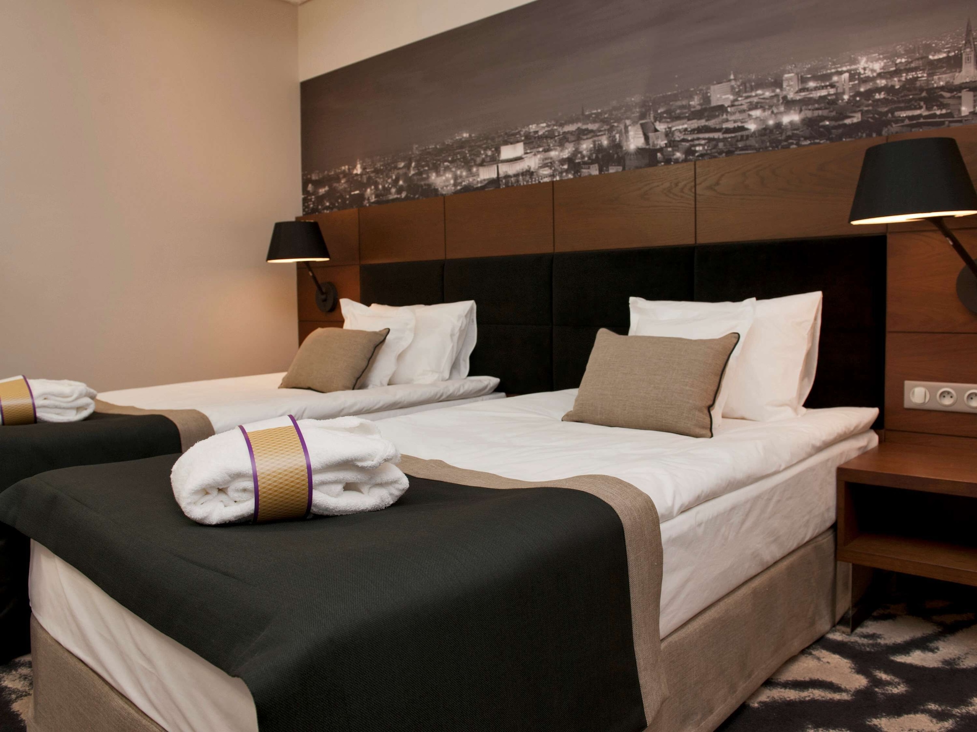 Standard, Twin Beds