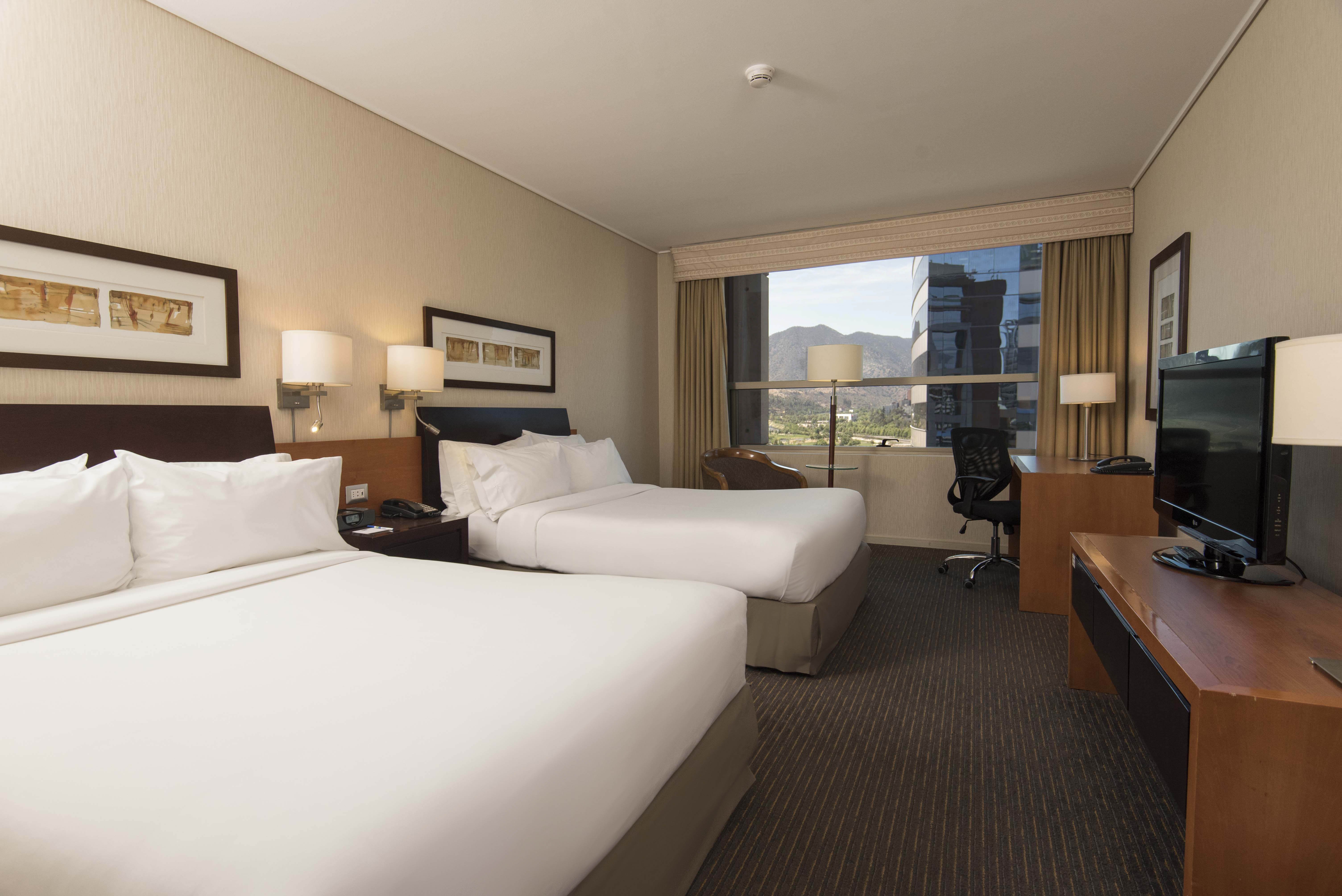 Holiday Inn Express Santiago Las Condes Former Holiday Inn Express Santiago el Golf 30/75