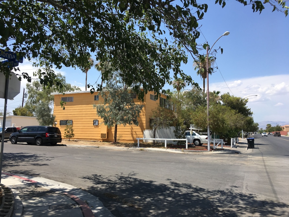 The Yellow Penthouse 61/73
