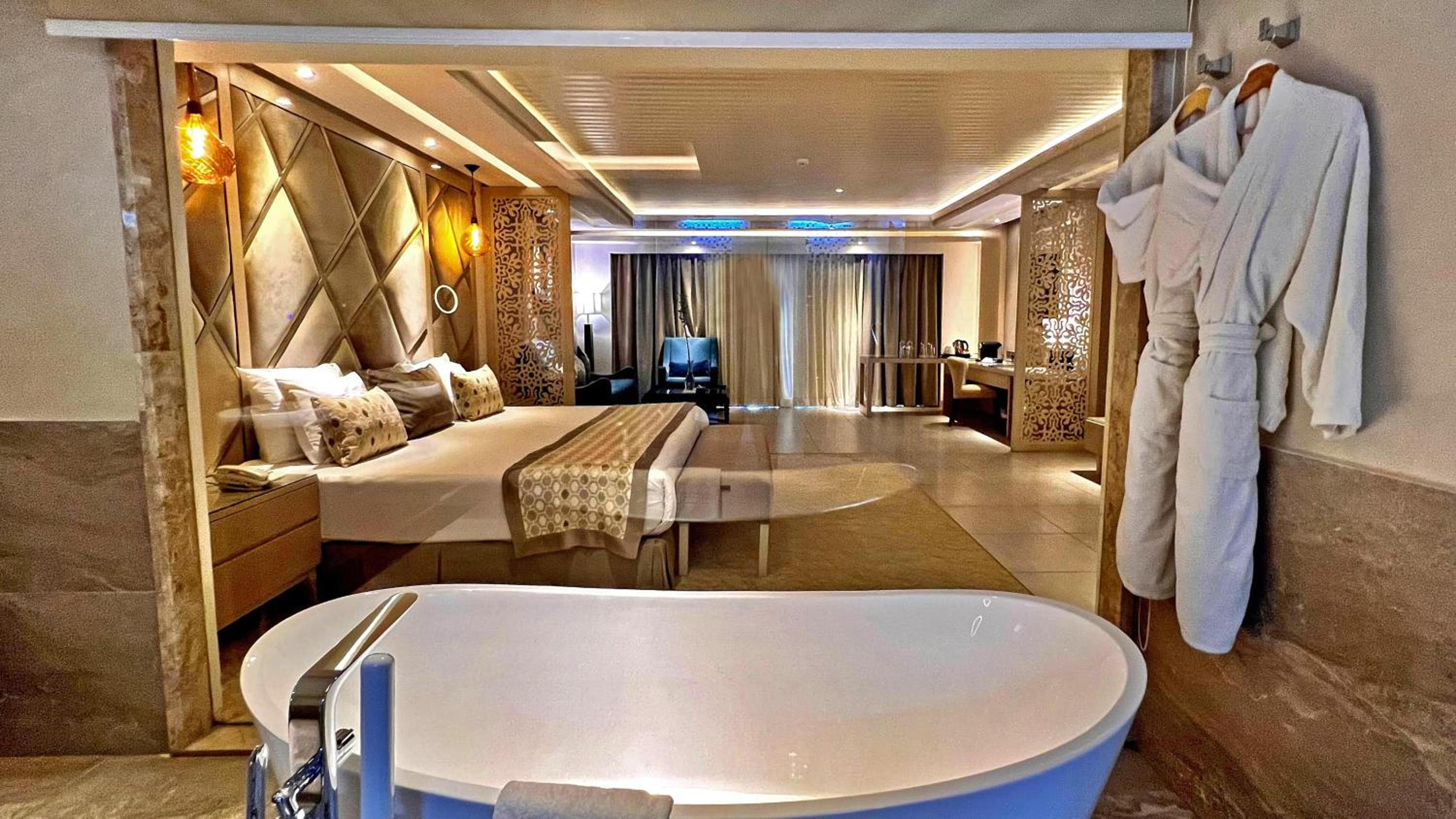 Swim Up, Suite، KaiSol Romance Resort Sahl Hasheesh Adults Only 16+ 2/2