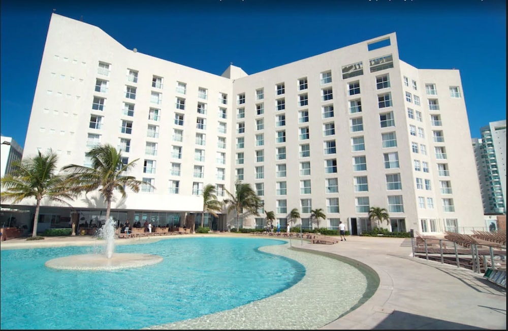 Sunset Royal Beach Resort All Inclusive 4/49