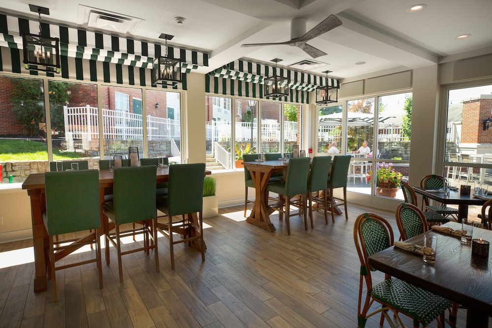 Ohio University Inn Conference Center 47/60