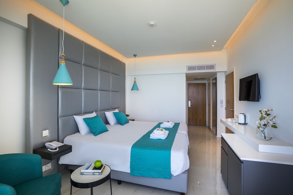 Silver Sands Beach Hotel 8/50