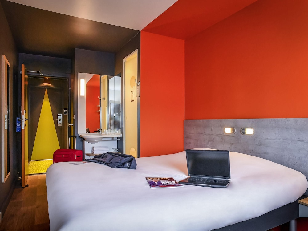Room, Twin Beds