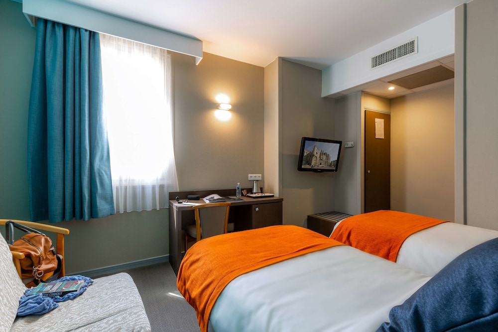 Hotel Kyriad Avignon Palais des Papes 36/73