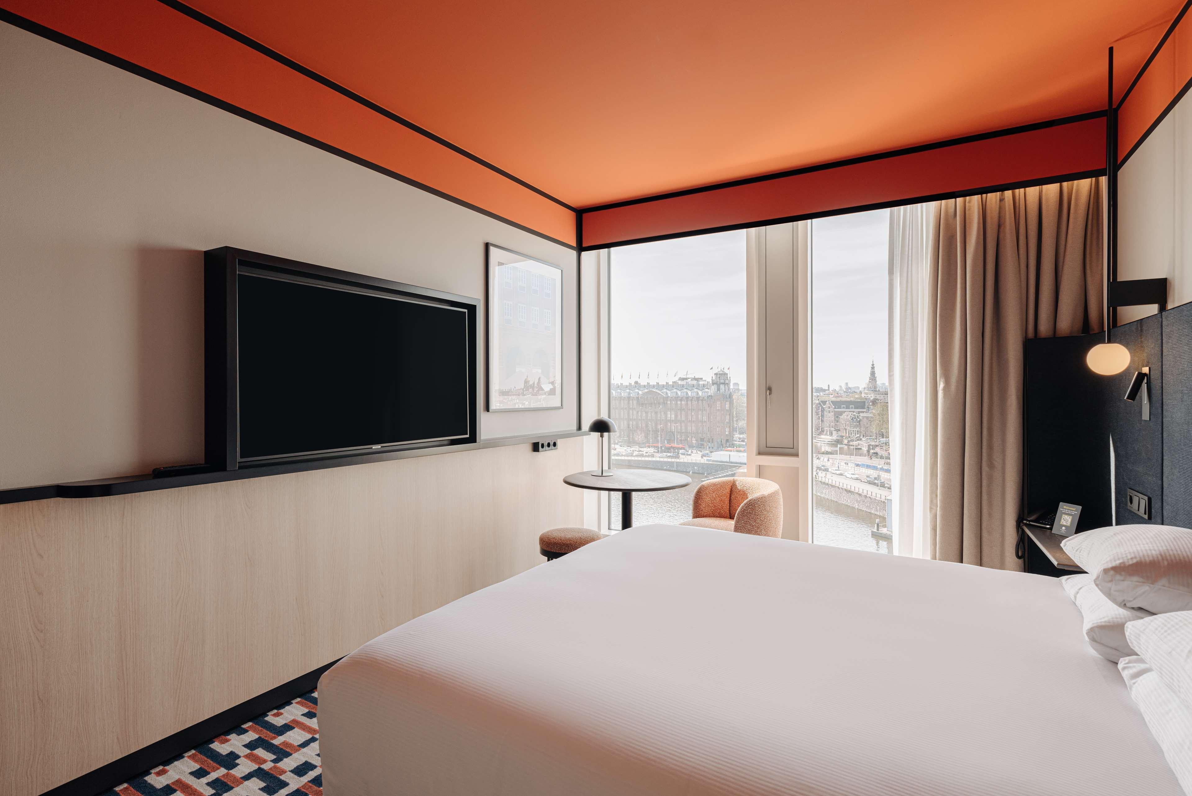 City, Deluxe, King Bed, Canal View