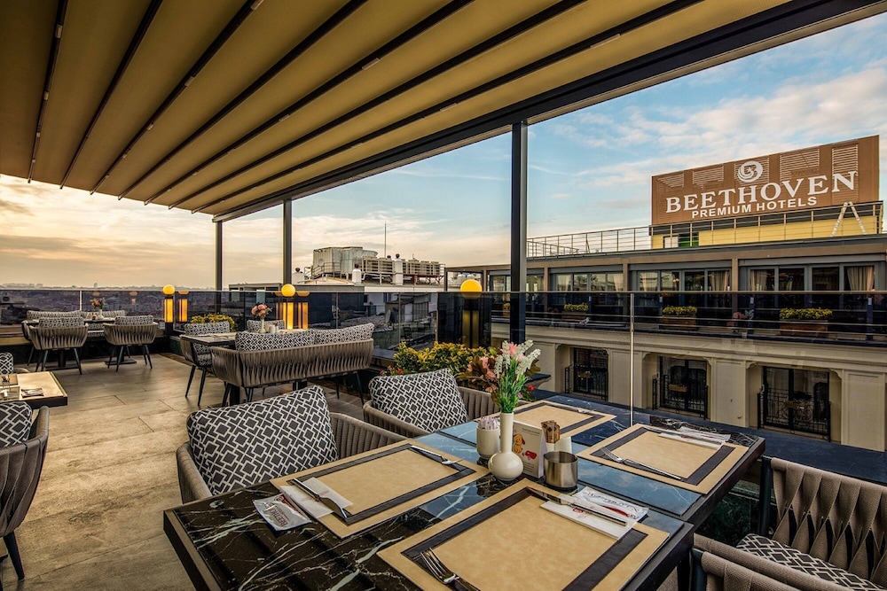 Beethoven Senfoni Hotel Istanbul 45/56