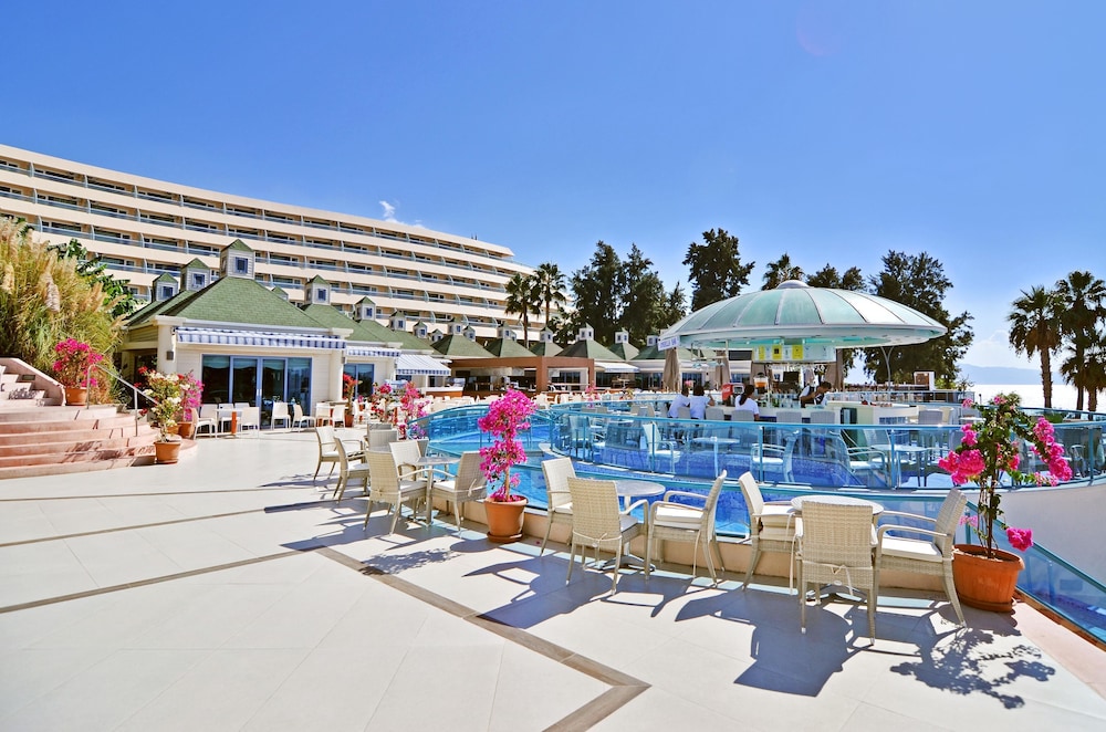 Grand Blue Sky International 37/49