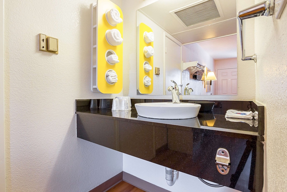 Motel6 Mesa, AZ - North 22/53