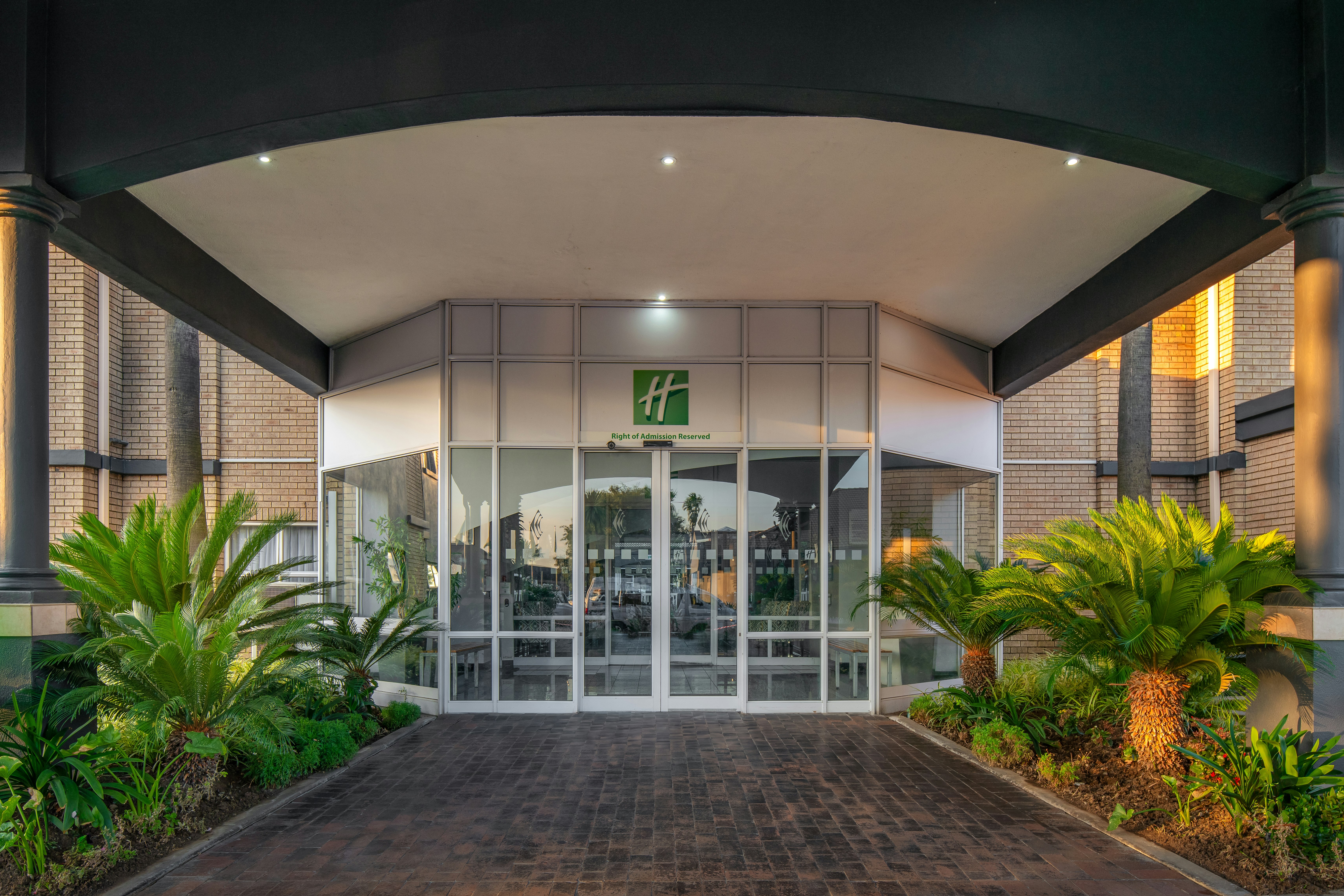 Holiday Inn Johannesburg Airport Previously Know As the Airport Grand Hotel And Conference Centre 2/50