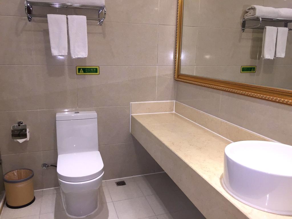 Vienna International Hotel (Changsha West Bus Station) 25/26