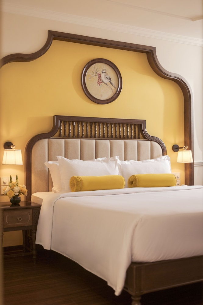 DELUXE, DOUBLE OR TWIN BED, CITY VIEW
