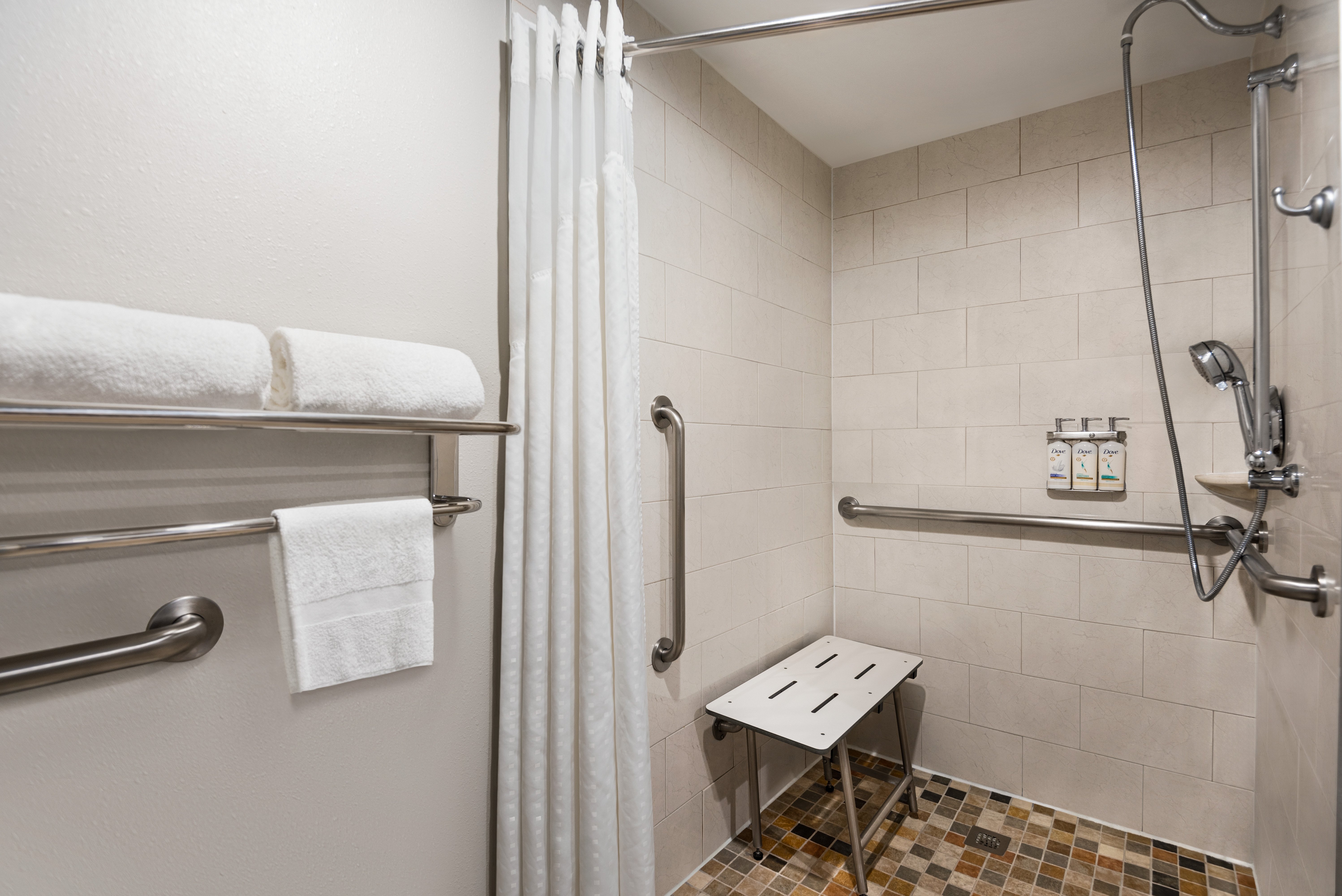 Holiday Inn Express Hotel And Suites Fredericksburg 43/44